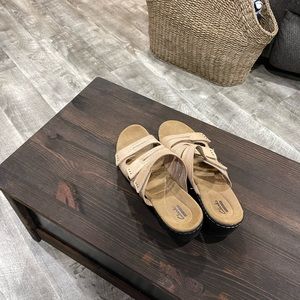 Clark Sandals Size 8.5
